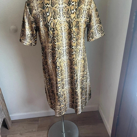 Now n forever women tunic top snakeskin size medium new stretchy western boho - Picture 5 of 5
